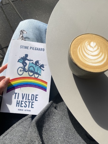Ti_vilde_heste1