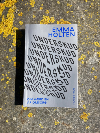 Holtens debut er fløjet til tops på bestsellerlisterne – og med god grund! 